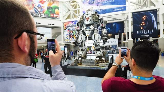 Attendees excited about robots